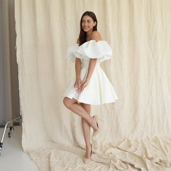 Short White Dress with Detachable Sleeves - Picture 3 of 10